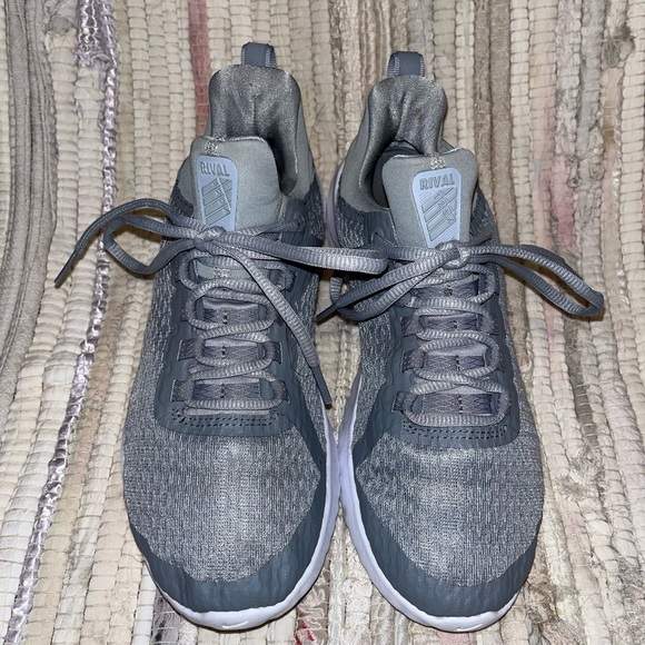 Nike Renew Rival Grey‎ Running Shoes Women’s Size 8 - Picture 1 of 10